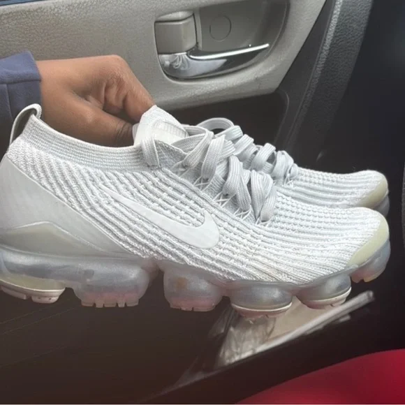 Nike White Flyknit VaporMax Shoes Grey/White - Picture 5 of 6